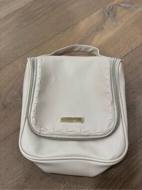 Cream Pebbled Cosmetic Case with Top Handle